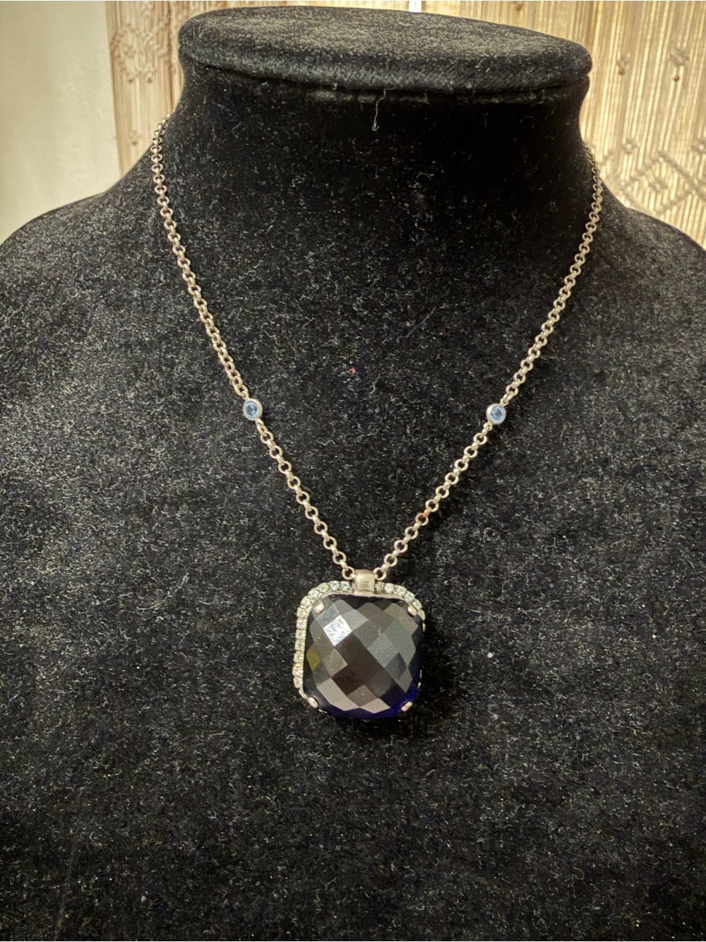 Sorrelli Women's Dark Blue Gemstone Square Pendant Necklace
